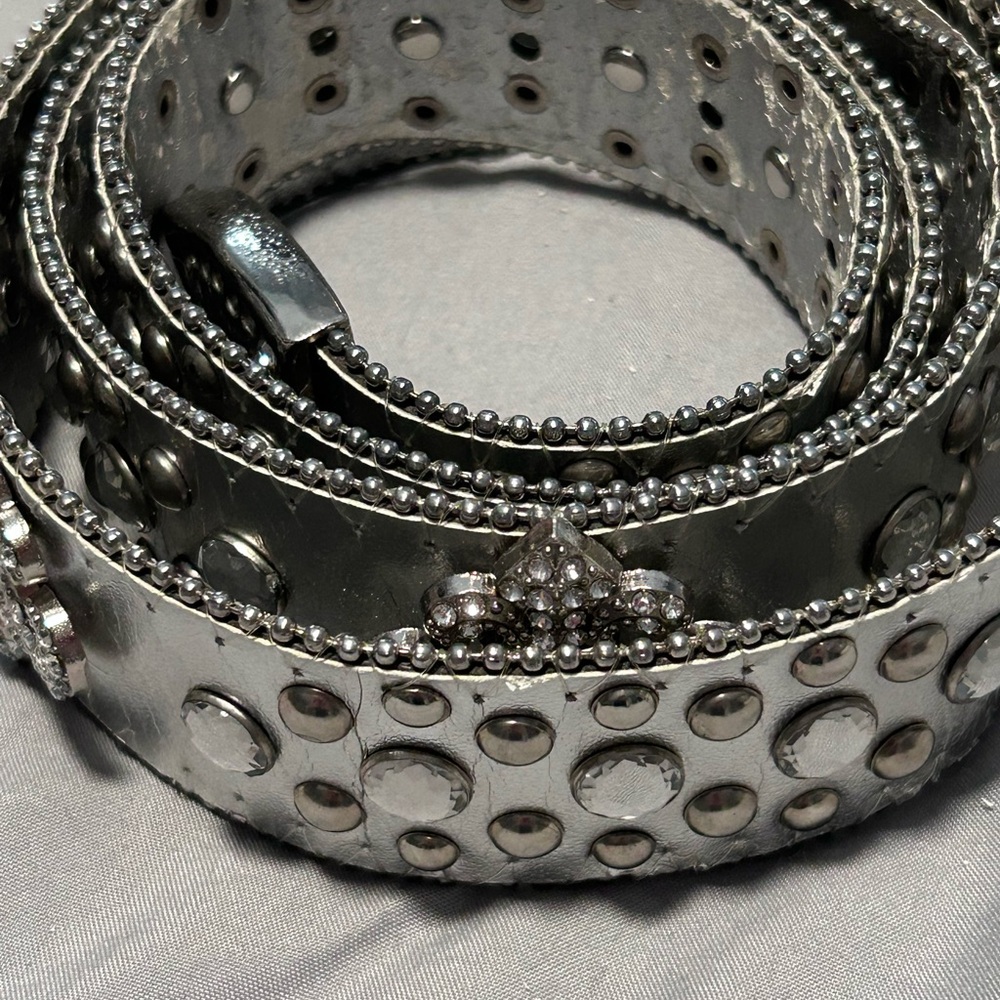Silver Fleur De Lis Studded Bejeweled Faux Leather Statement Belt Size Large - Picture 11 of 12